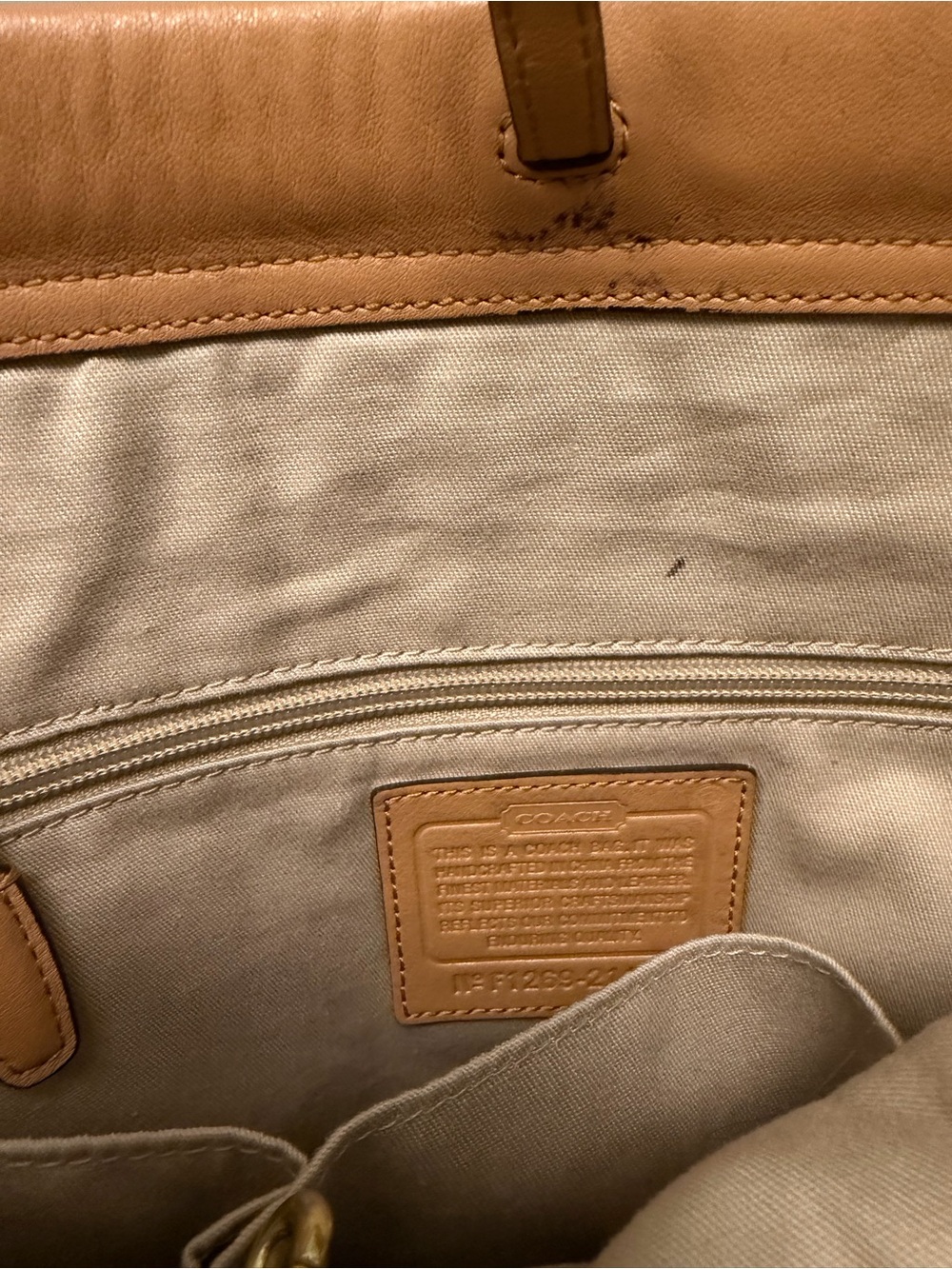 Coach Vintage Archive - Canel Leather Shoulder Bag with Front Pocket and Tassel - Picture 6 of 8